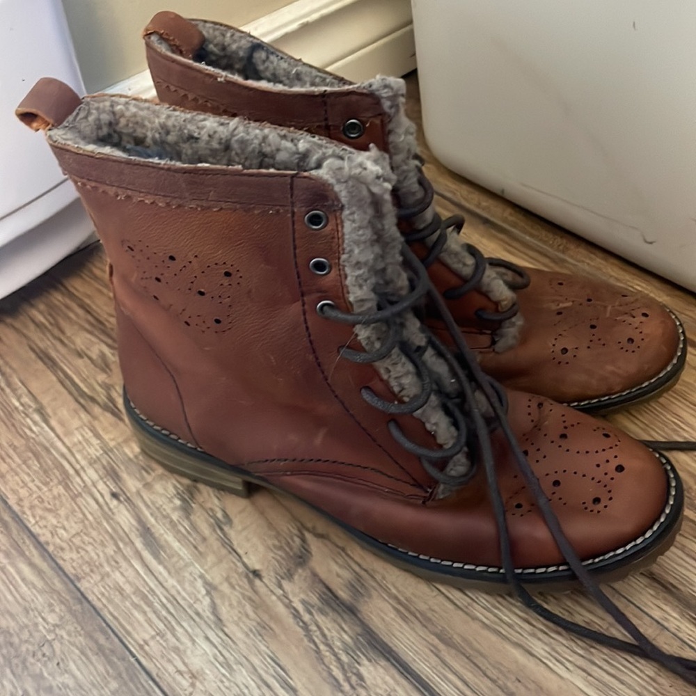 Women’s Spring or Fall Boots (shoes) 💗 - Picture 3 of 5